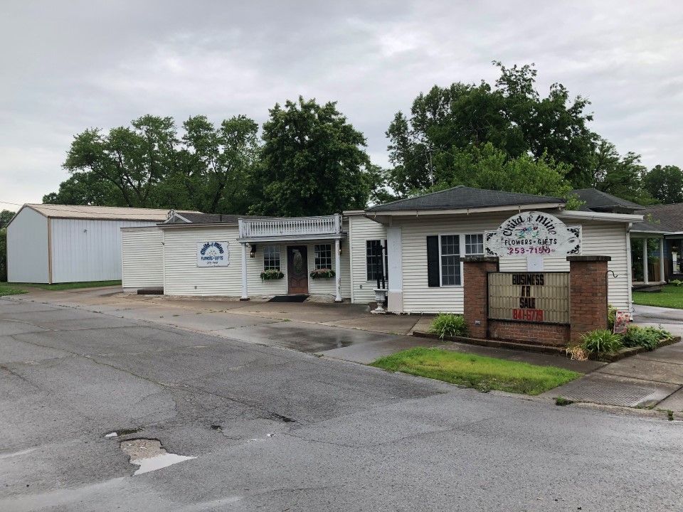 819 S Main St, Harrisburg, IL 62946